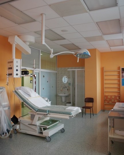 Středomoravská nemocniční a.s., odštěpný závod Nemocnice PřerovOranžový porodní boxMá navíc relaxační vanu pro první dobu porodní.